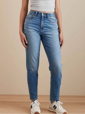 NWT American Eagle stretch curvy mom jeans, size 18 (34W), brand new